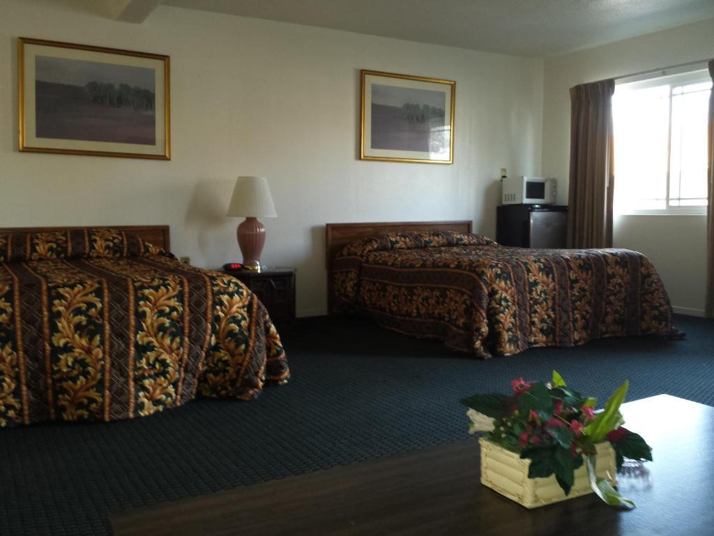 New Kansan Motel Rancho Cucamonga Oda fotoğraf